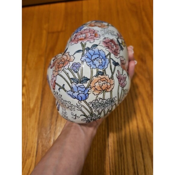 MCM Chinoiserie Ceramic White Sleeping Cat With Floral Accents Figurine by WBI - Picture 10 of 13